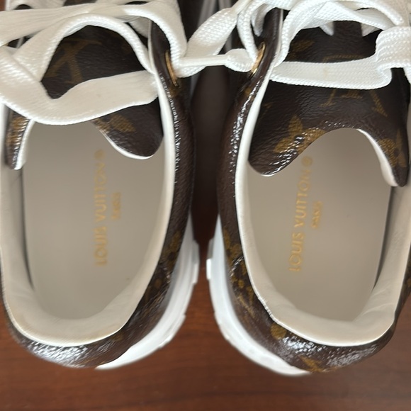 Genuine lv sneakers made in Italy size 36 - Picture 10 of 15